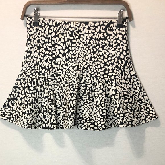 GUESS Flared Skirt With Black & White Print - Picture 4 of 5